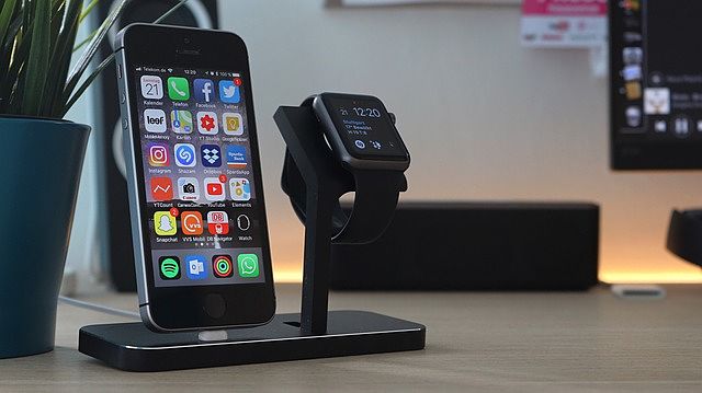 Apple-watch-dock