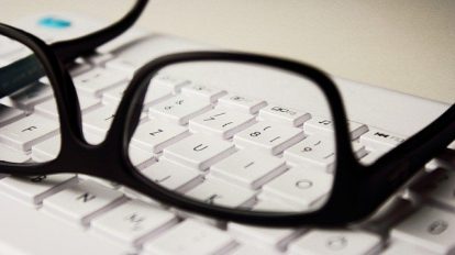 Hogyan válasszon szemüveget kék fény ellen a számítógéphez